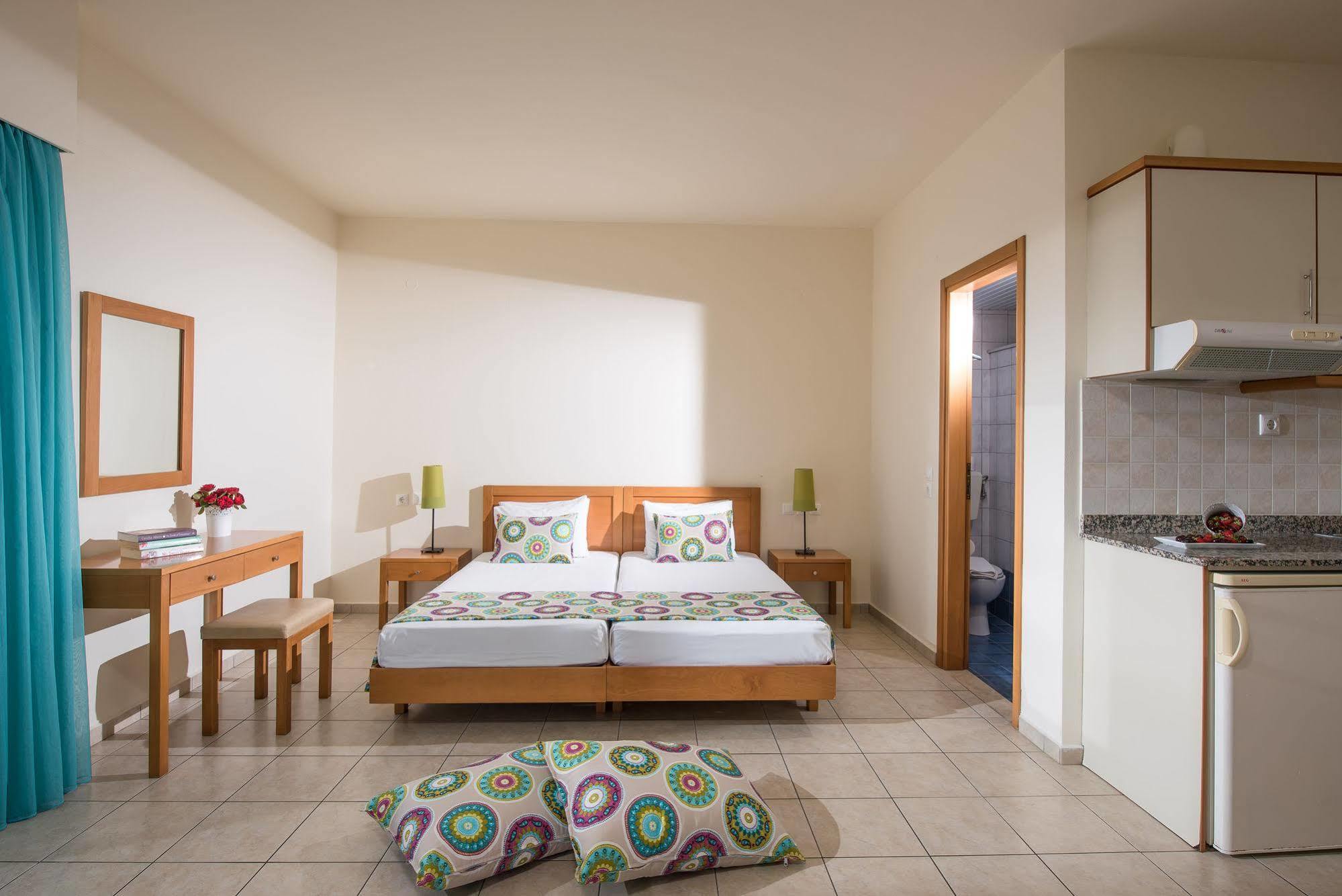 Kristalli Hotel Apartments Malia Eksteriør billede